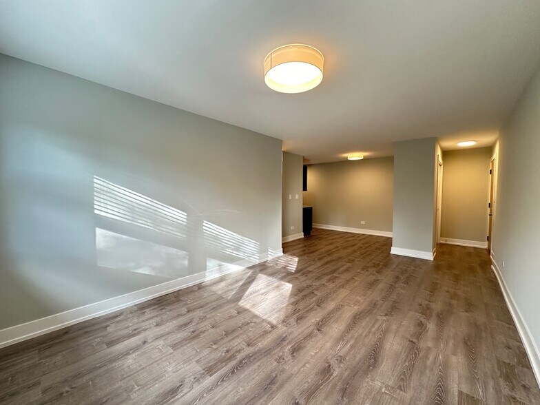 Building Photo - 448 W Barry