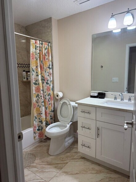 Building Photo - 1355 25th Ave E