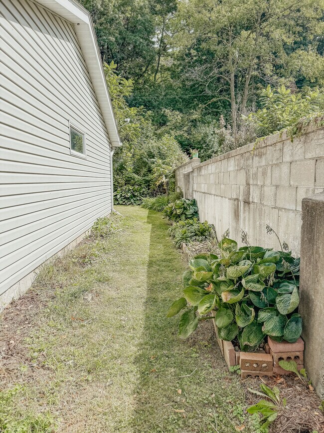 Building Photo - 3052 Acker St