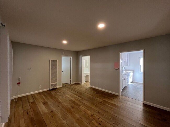 Interior Photo - 7056 Lanewood Ave