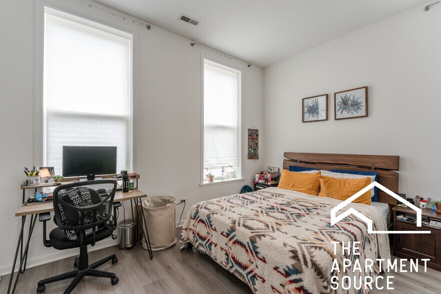 Building Photo - 2020 S Throop St