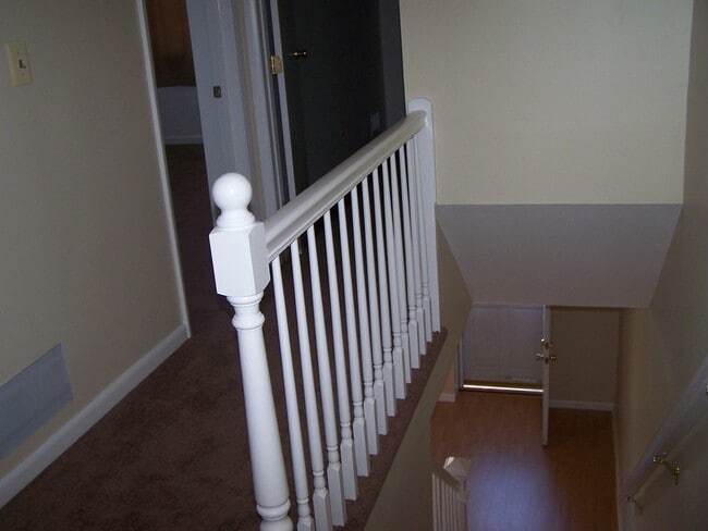 Building Photo - Rent Special on this Three Bedroom Home