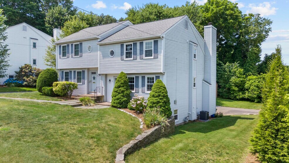 Building Photo - 26 Linden St