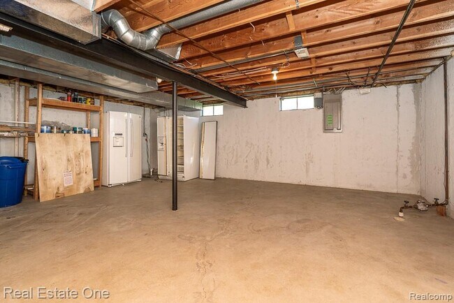 Building Photo - 619 Whitney Dr