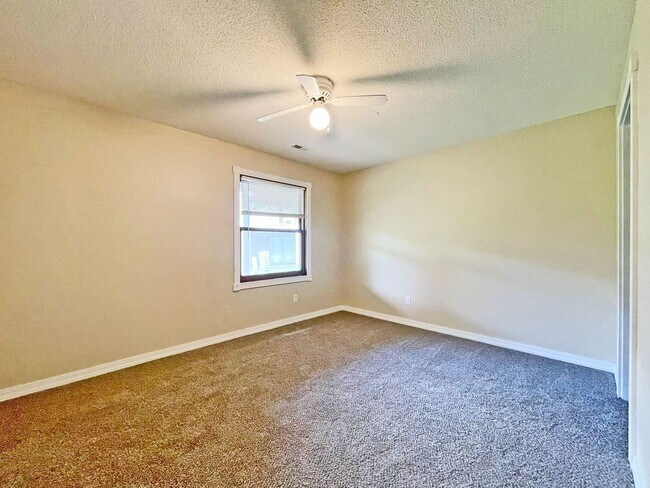 Building Photo - Beautifully Redone Modern Townhome with Large Deck, 2-Car Garage, Granite Kitchen, Vaulted Ceilin...