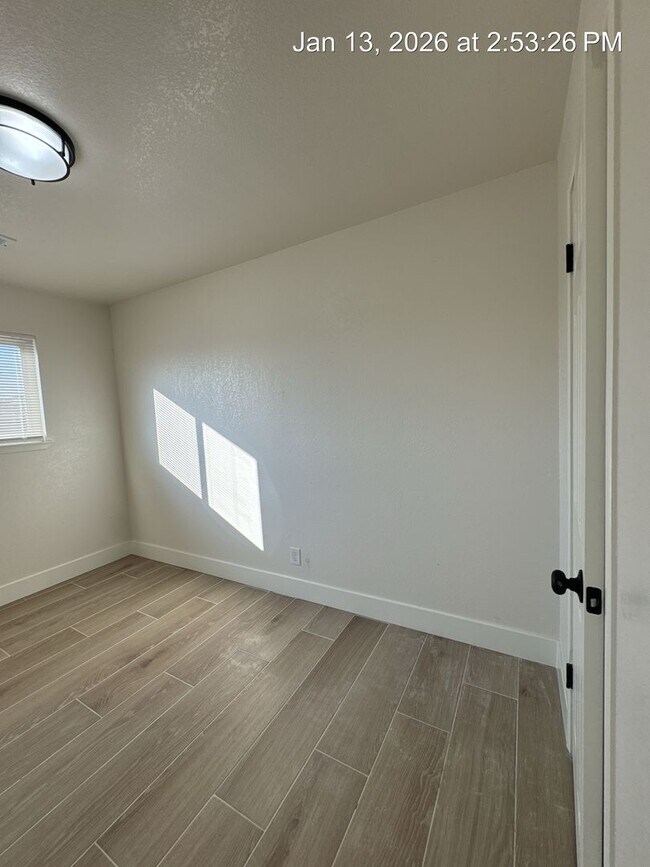 Building Photo - Charming Home Available Now!!