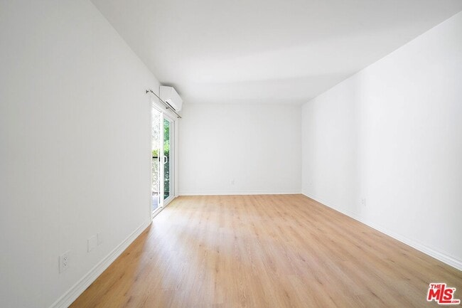 Building Photo - 9005 Cynthia St