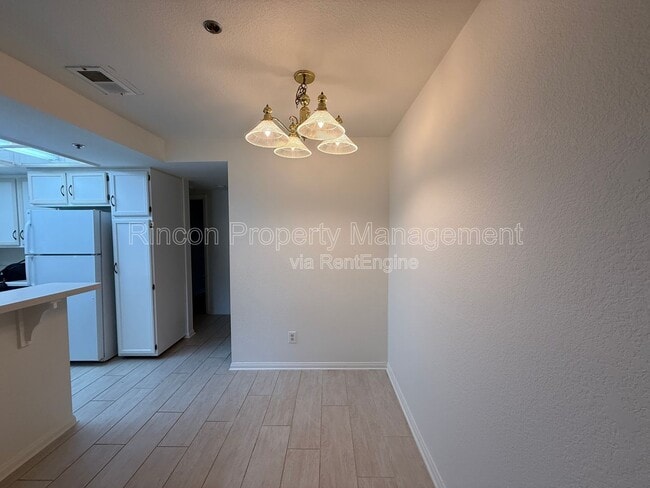 Building Photo - 848 Woodland Ave