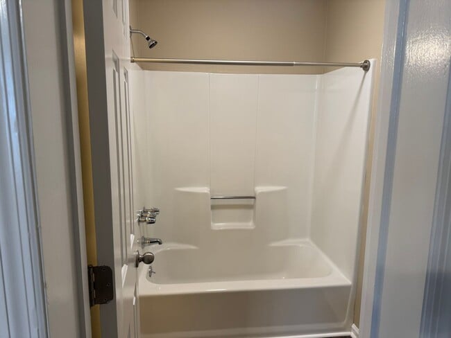 Building Photo - Huntington Parkway Duplex 1