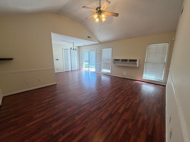 Building Photo - 720 Marigold St