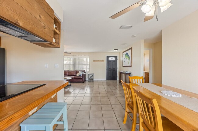 Building Photo - 1160 Altman Dr