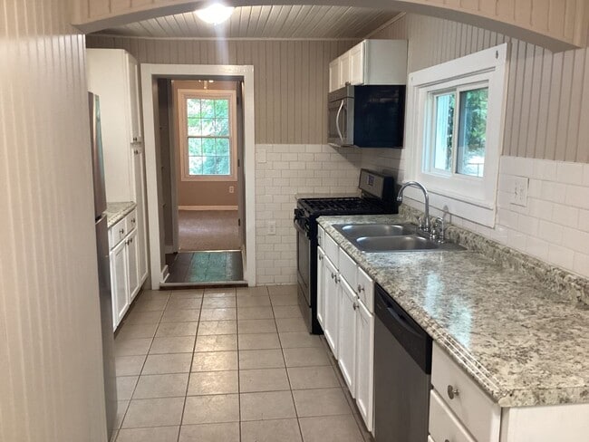 Building Photo - 7002 N Ralston Ave