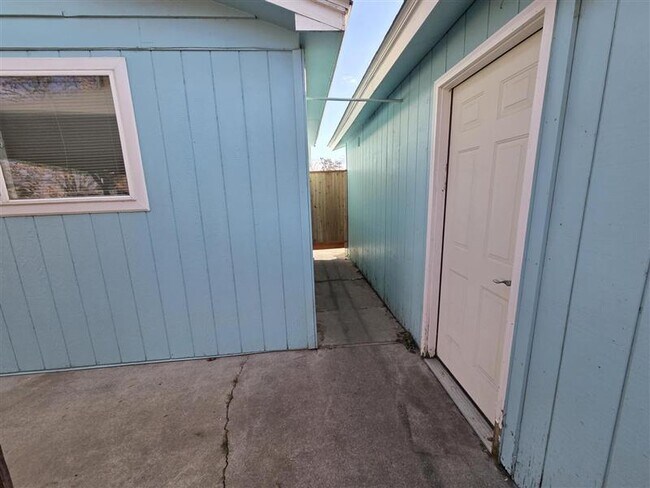 GARAGE GATE - 258 Knolls Vista Dr