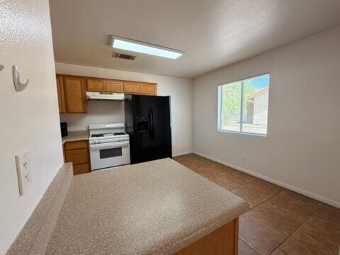 Building Photo - 6330 Mesquite Ave