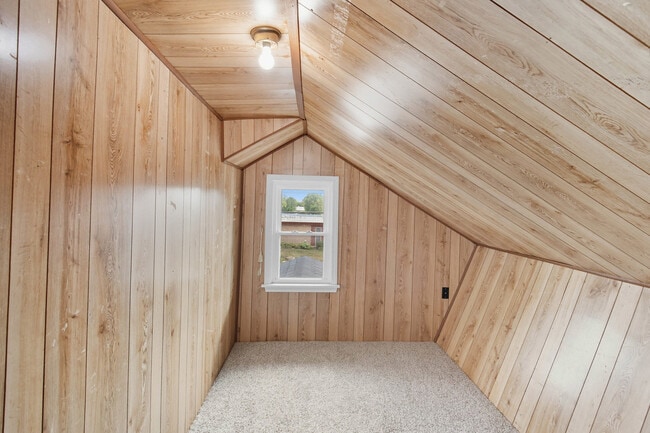 Building Photo - 408 River Ln