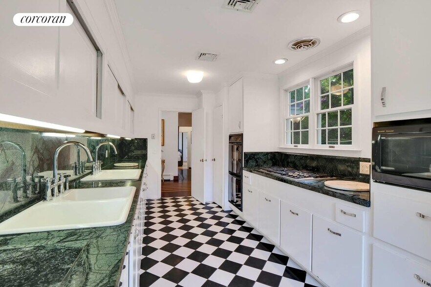 Building Photo - 81 Lee Ave