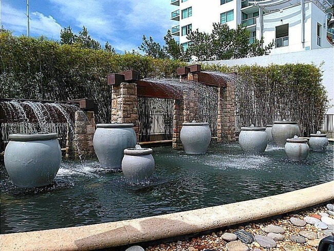 Building Photo - 2641 N Flamingo Rd