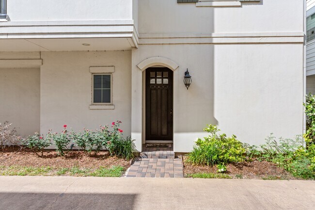 Building Photo - 18 Hermann Park Ct