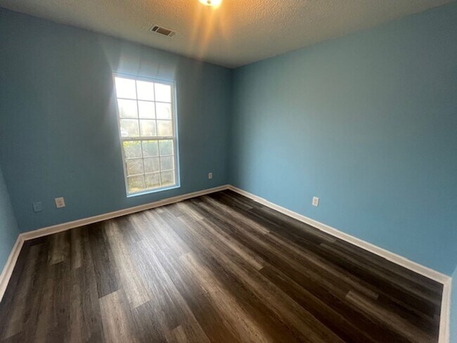 Building Photo - 4723 Laural Oak Dr