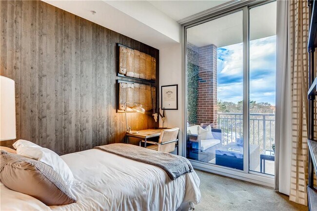 Building Photo - 1820 Peachtree Rd NW