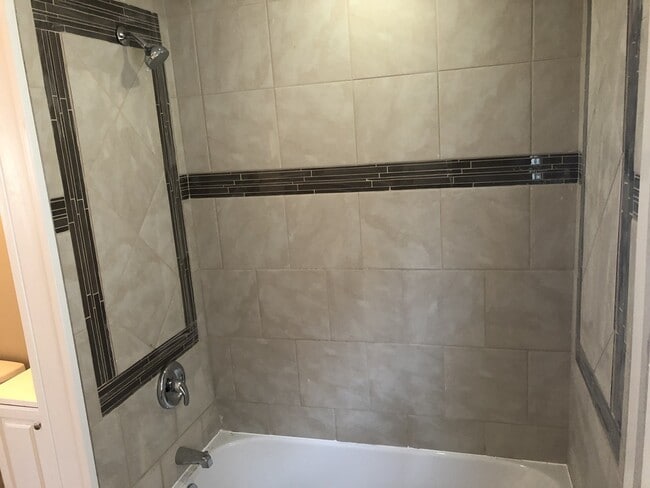 Building Photo - Updated 5BR/1.5BA Rent to Own Single Family Home