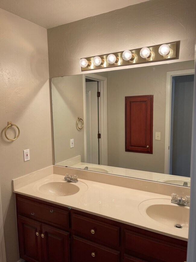 Building Photo - Beautiful granite and tile backsplash to update the large kitchen. 3 bedrooms + an office, large ...