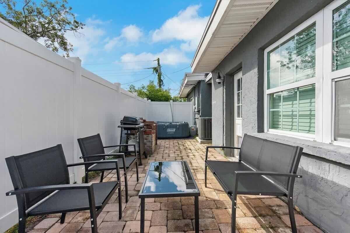 Building Photo - 911 26th St Ct E