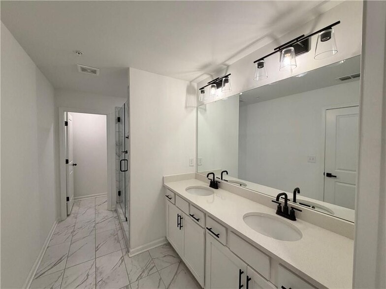 Building Photo - 716 Vallin St