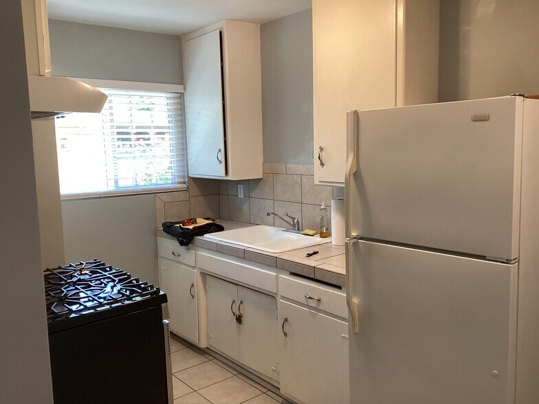 Building Photo - 248 S Vista Bonita Ave