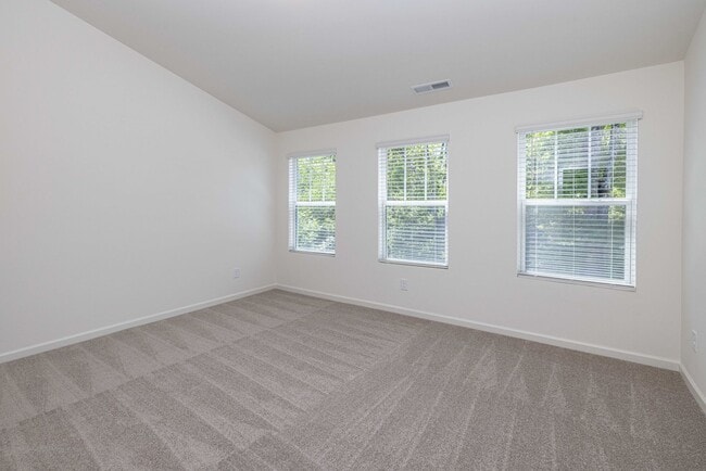 Building Photo - BEAUTIFUL End Unit 2 Bedroom Townhome in Pineville - MOVE IN READY MARCH 2026