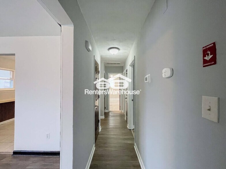 Building Photo - 1121 Elliott St