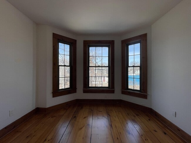 Building Photo - 13 W 33rd St