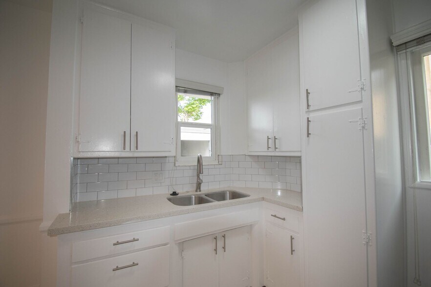 Building Photo - 823 Orange Grv Ave