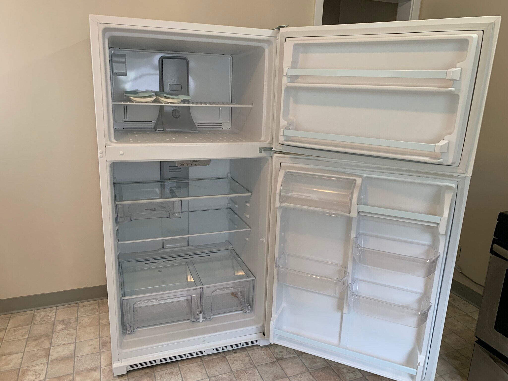 Building Photo - 415 Laurent St