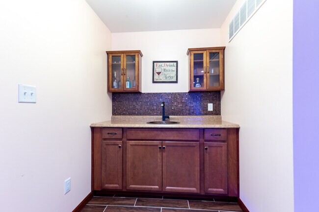 Building Photo - 6311 Fairway Dr NW