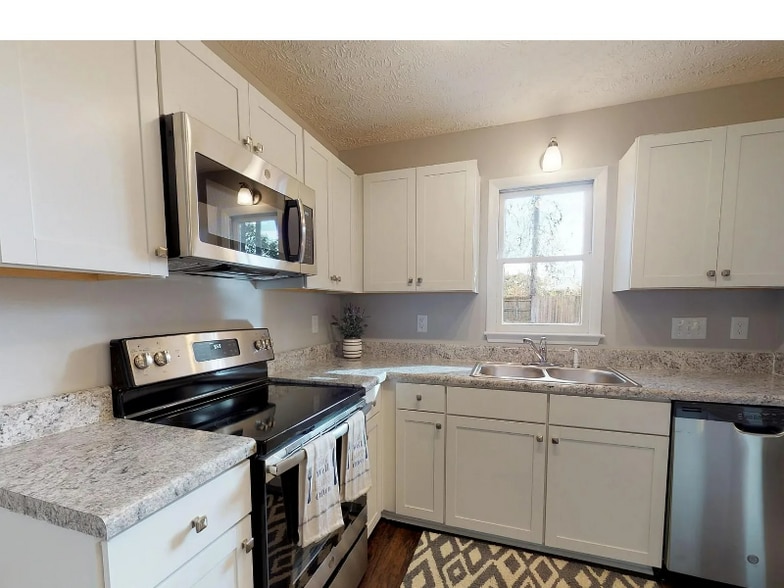 Building Photo - 1515 Doncaster Dr