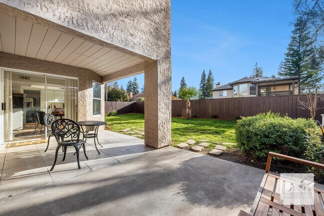 Building Photo - 805 E Buckhill Rd