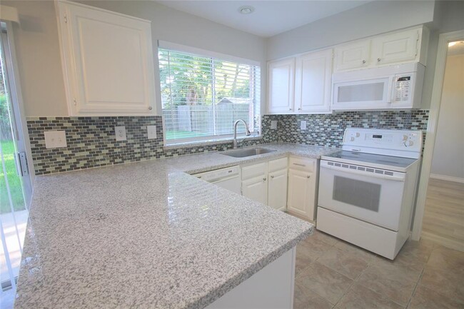 Building Photo - 3323 Hidden Creek Dr