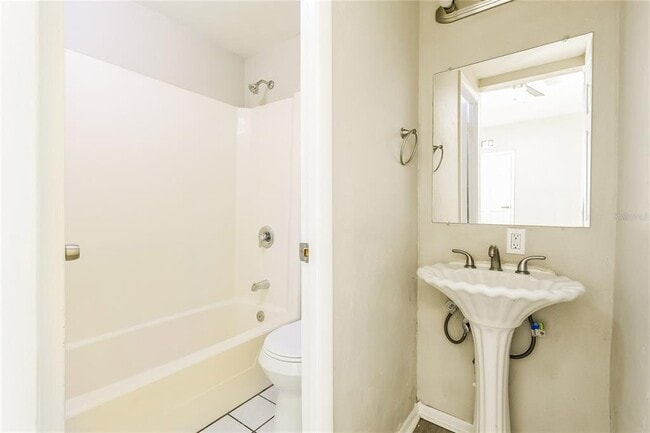 Building Photo - 5801 Abercorn Dr