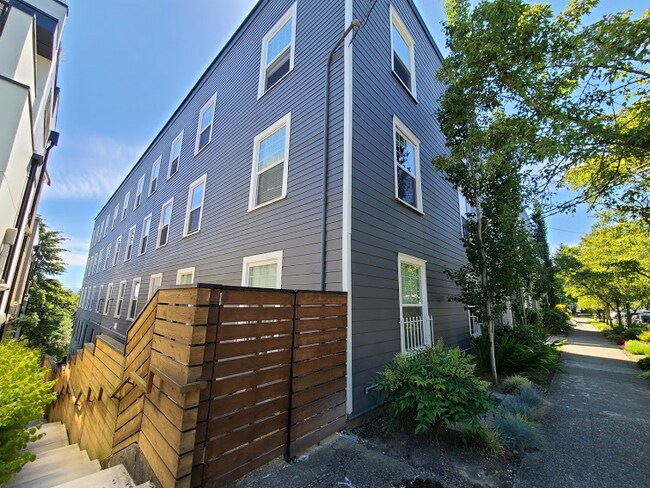 Building Photo - Madison View Apartments