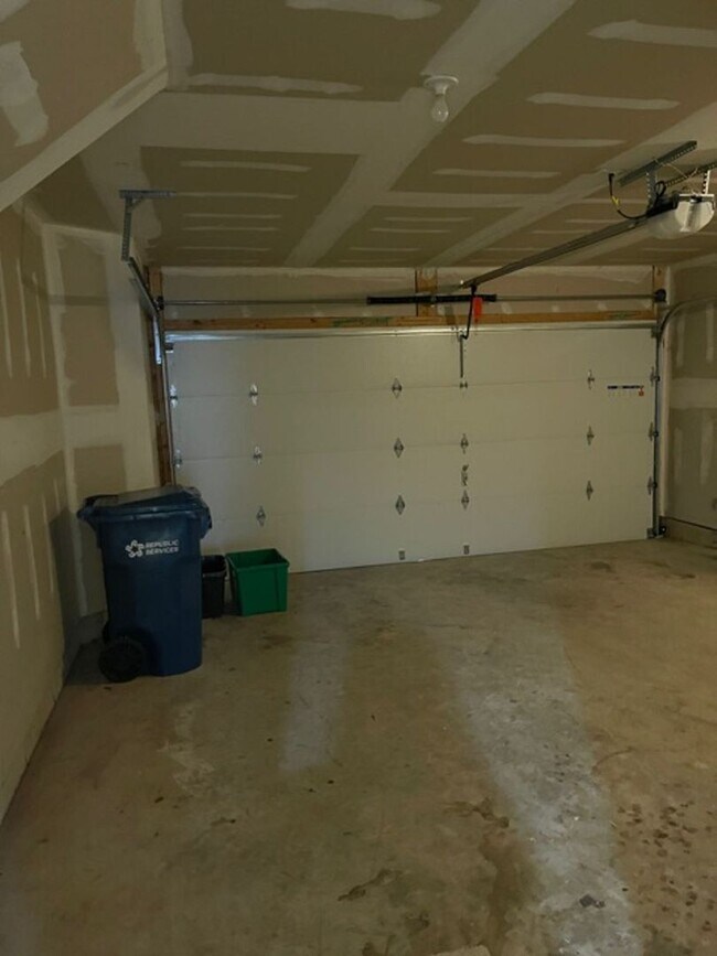 Building Photo - 12039 Kemps Landing Cir