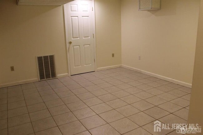 Building Photo - 3 Westgate Dr