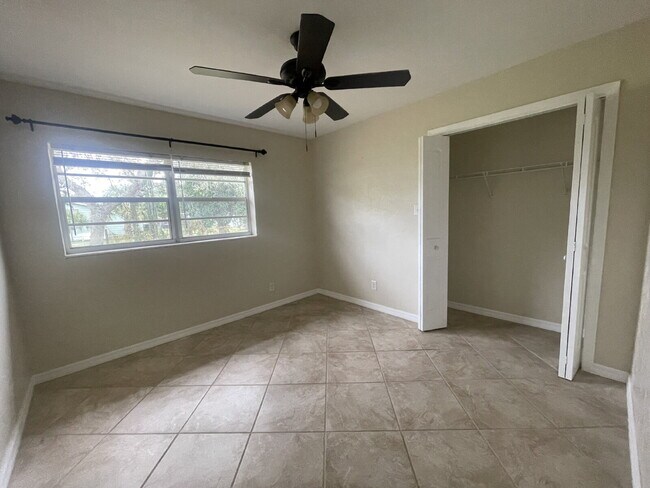 Building Photo - 400 S Pine S