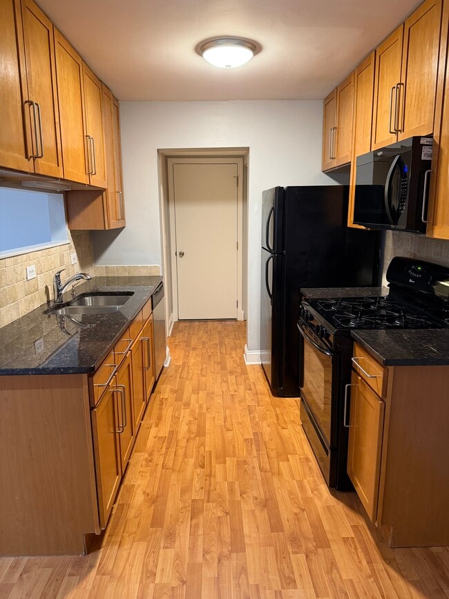 Building Photo - 1049 Newport Harbor