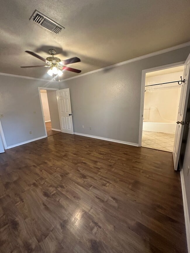 Building Photo - 3005 SW 28th Ave