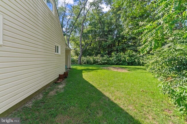 Building Photo - 10 N Meadow Dr