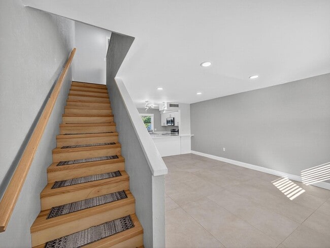 Building Photo - 1002 Shorewinds Dr