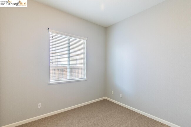 Building Photo - 1055 Meadow Brook Dr