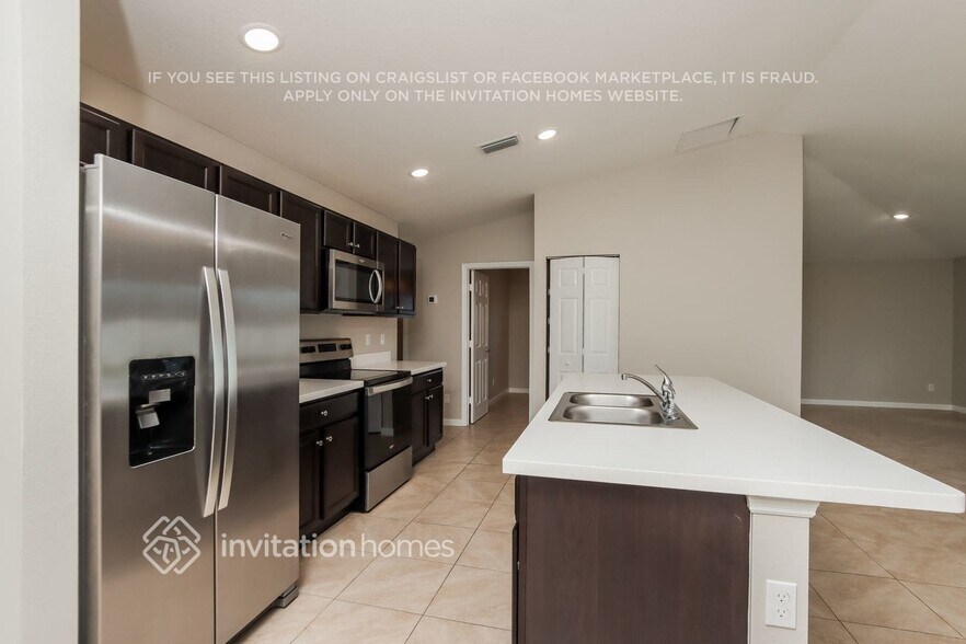 Building Photo - 555 NW North Macedo Blvd