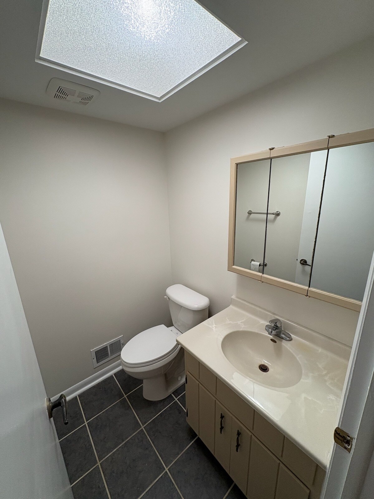 Building Photo - 356 2nd Ct